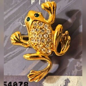 Vtg NEW TRIFARI Gold Frog Brooch Pin with Crystal Accents P1P13
